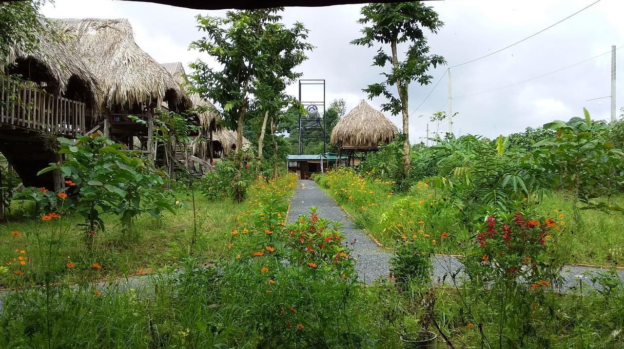Sunny Field Eco Stilt House Villa Cát Tiên Eksteriør billede