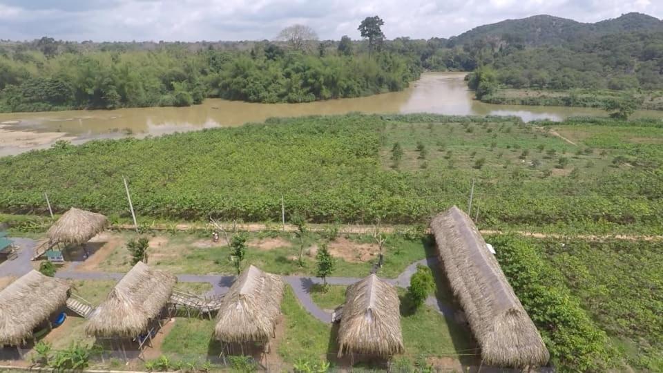 Sunny Field Eco Stilt House Villa Cát Tiên Eksteriør billede