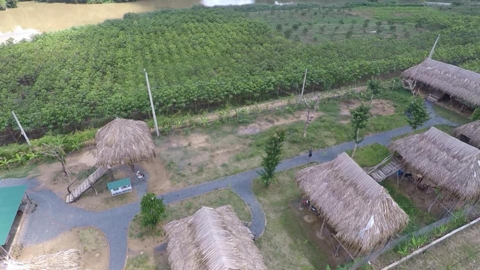 Sunny Field Eco Stilt House Villa Cát Tiên Eksteriør billede